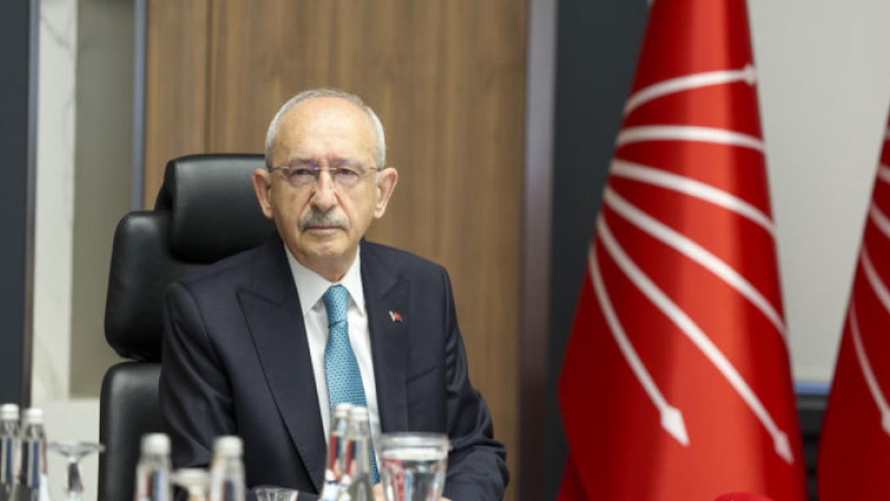 Parti okulunda butlan yönetimine ezici ret: 979 eğitmen karşı safta