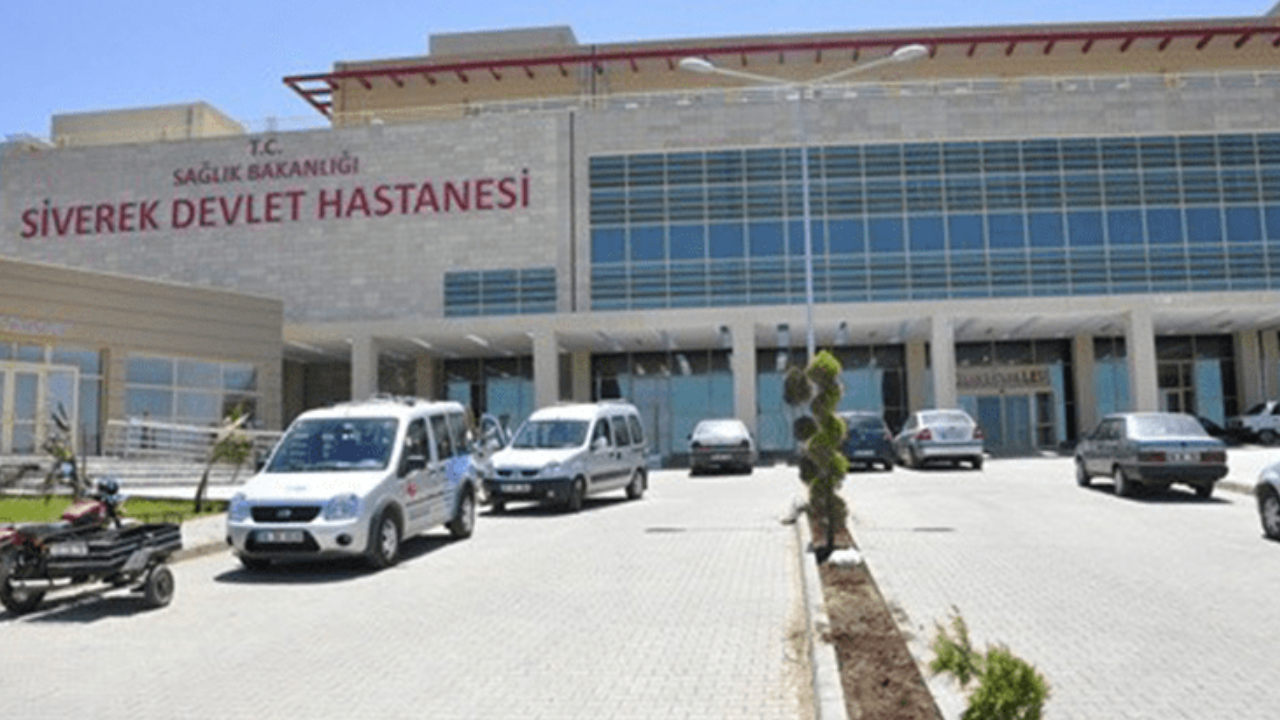 Siverek'te tarım işçilerini taşıyan minibüs şarampole devrildi: 4 yaralı