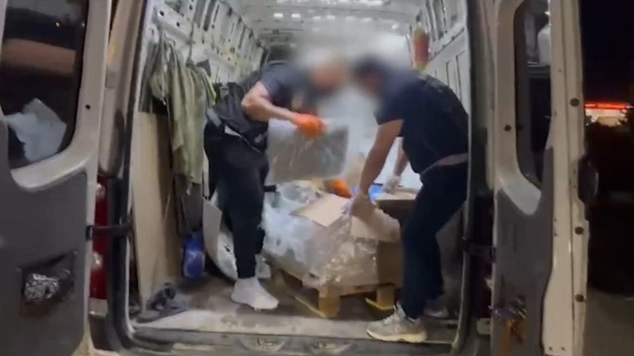 İstanbul'da takibe alınan araçlara operasyon: 27 kilo uyuşturucu yakalandı