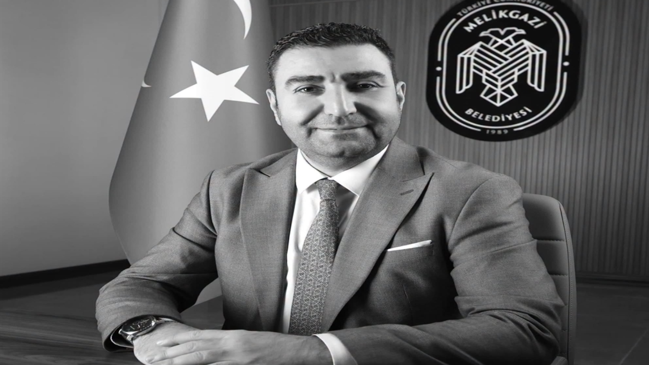 Belediye özel kalem müdürü bisikletten düşüp öldü