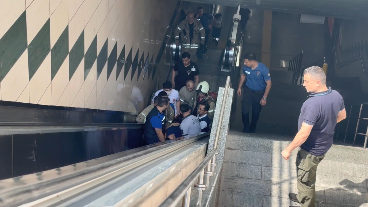 İstanbul metrosunda korku dolu anlar: Görme engelli yolcu raylara düştü