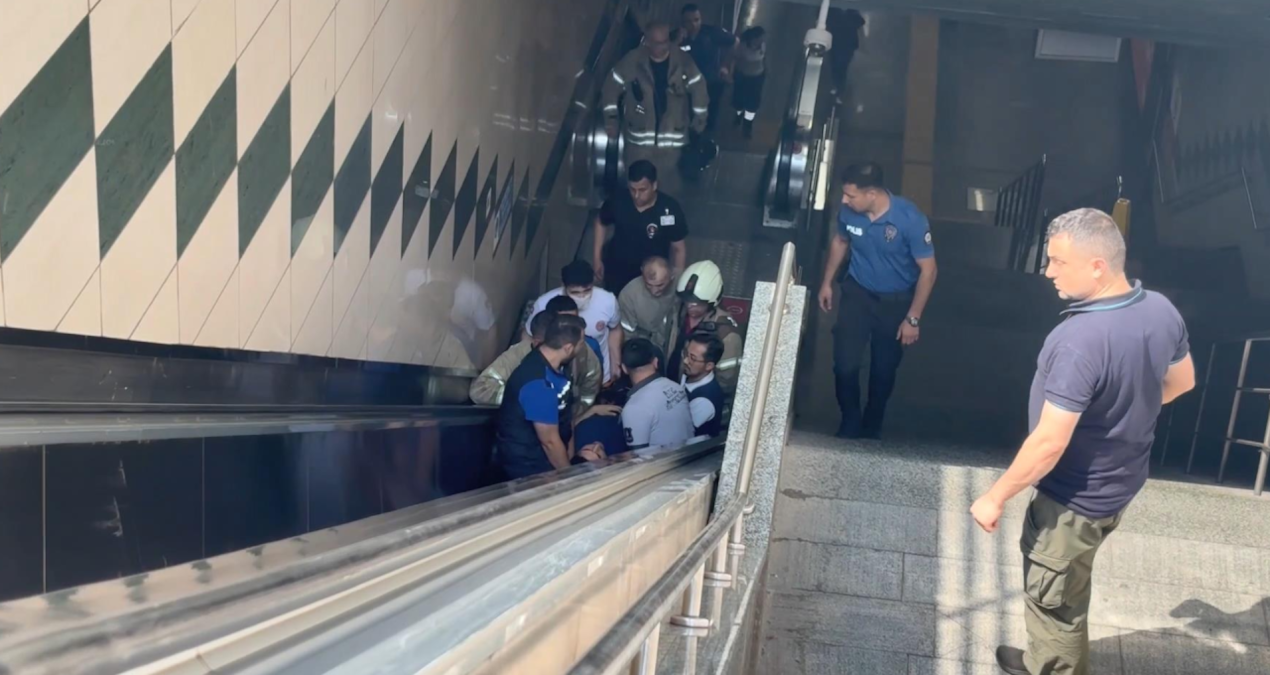 İstanbul'da görme engelli yolcu metro gelirken raylara düştü! Ölümden saniyelerle kurtuldu