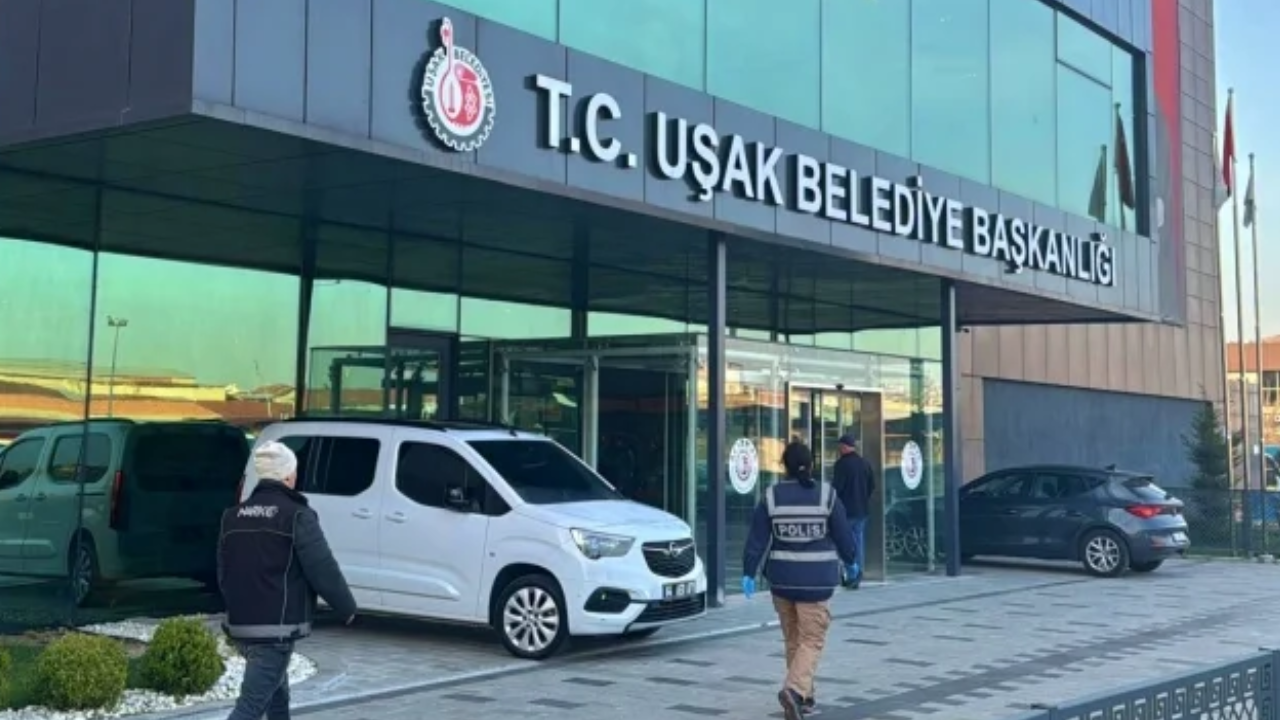 Uşak Belediyesi'nde 'Belediyeden maaş, özel şirkette mesai' soruşturması