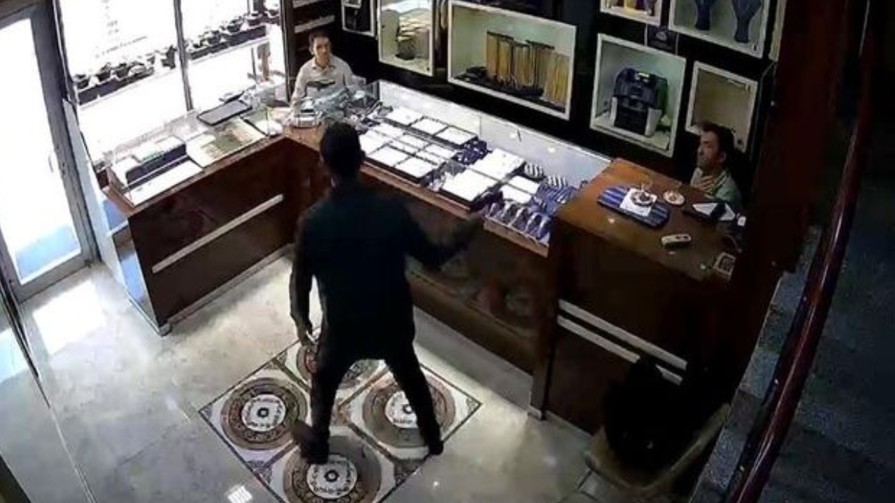 Altı satma bahanesiyle geldi: Kuyumcuyu öldürüp gaspetti