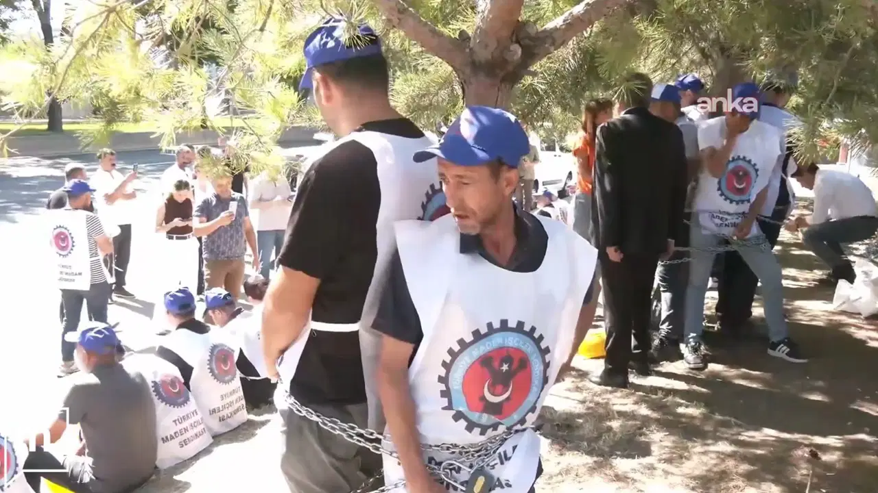 Doruk Madencilik işçileri kendilerini zincirledi: Sendika yöneticileri gözaltına alındı