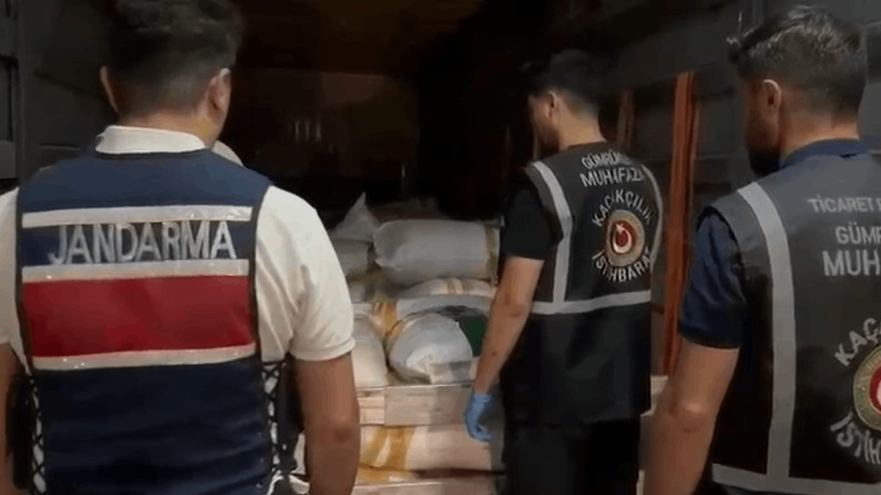 Çin bayraklı gemide 2,1 milyar liralık sevkiyat yakalandı: 3 ton uyuşturucu hammaddesi ele geçirildi!