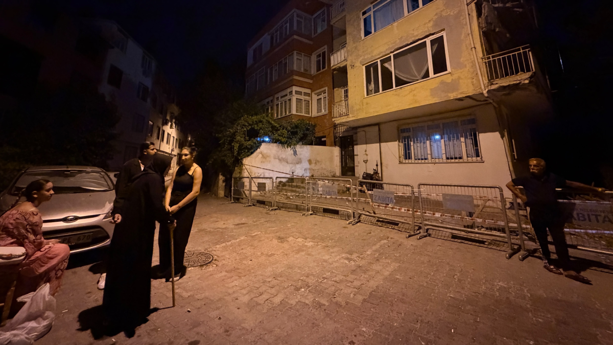 İstanbul'un göbeğinde hareketli gece: Duyan sokağa koştu