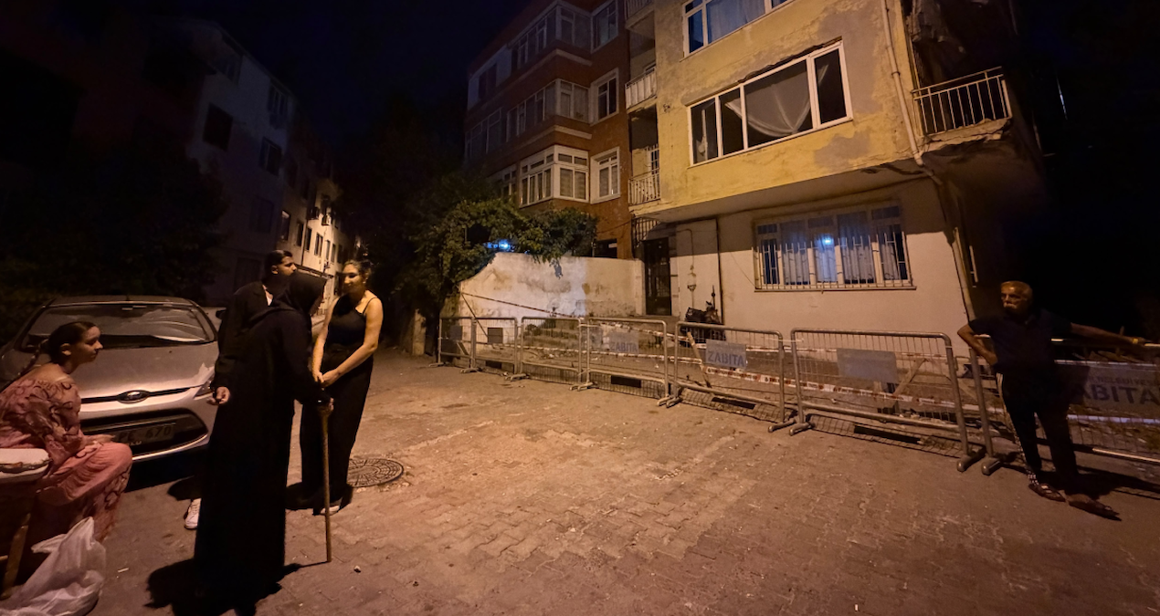 İstanbul'un göbeğinde hareketli gece: Sesi duyan kendini sokağa attı