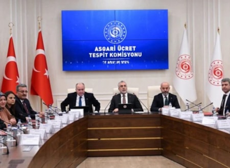Asgari ücret için Almanya modeli önerisiHak-İş Genel Başkanı Mahmut Arslan, 2027’de geçerli olacak yeni asgari ücretin belirlenmesi için ‘Almanya modelini’ önerdi.