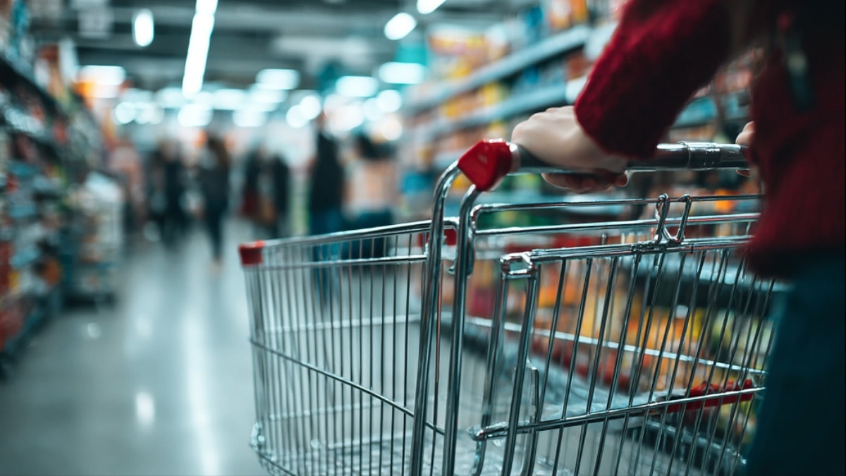 Dev market zincirinden tartışma yaratan karar! Sosyal medya ikiye bölündü