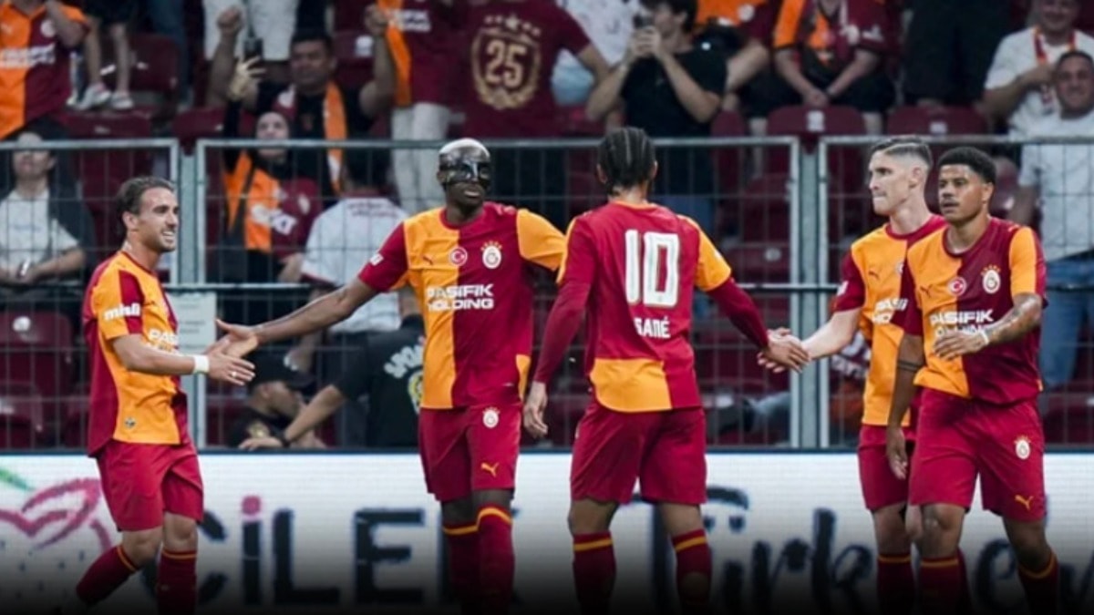 Galatasaray 4 maçta 9 gol yedi: Lig başlamadan protestolar başladı