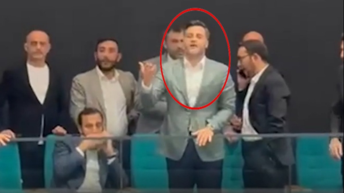 Kadın gazeteciye terbiyesiz çağrı: "Gel özel görüşelim"
