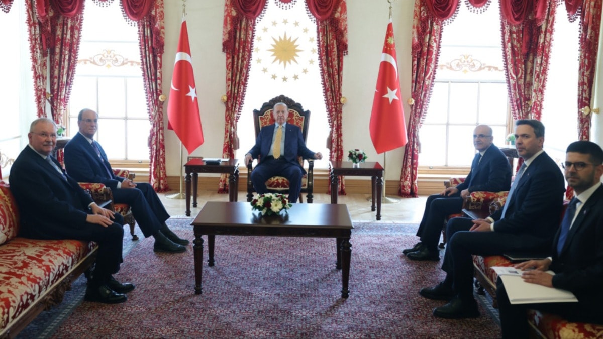 Zamsız maaş, satış şüphesi doğurdu