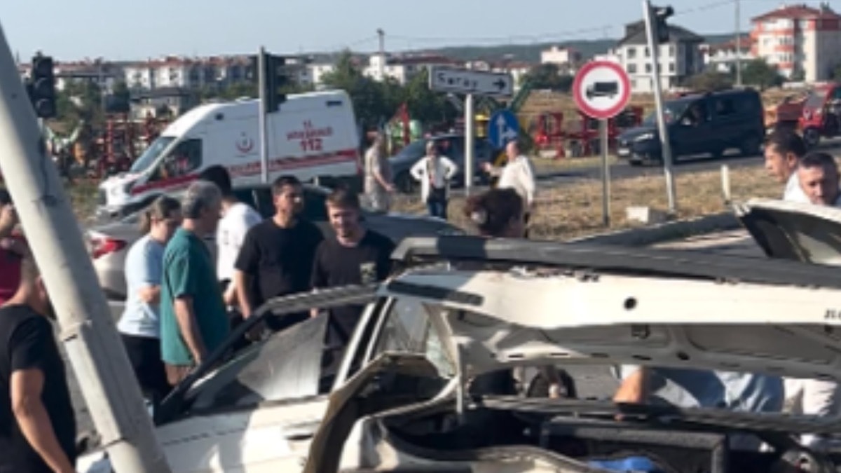 Mucize diye buna denir! İkiye bölünen otomobilden sağ çıktı