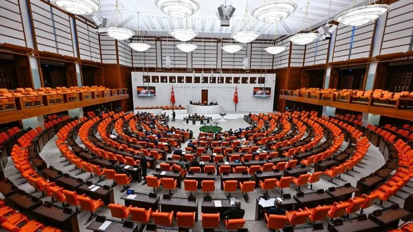 Ankara kulisleri hareketlendi: 2 ayrı ittifak hazırlığı! 3 parti anlaştı, 3 parti masada