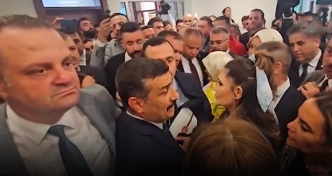 TBMM'de gerginlik ve izdiham... Ezilme tehlikesi geçirdiler
