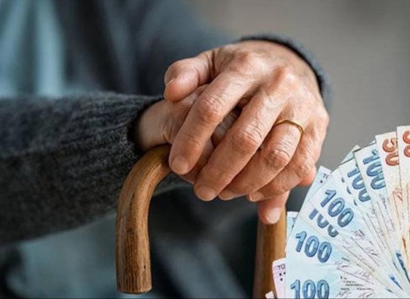 Emekli maaşı farkları bu gece hesaplara yatıyor