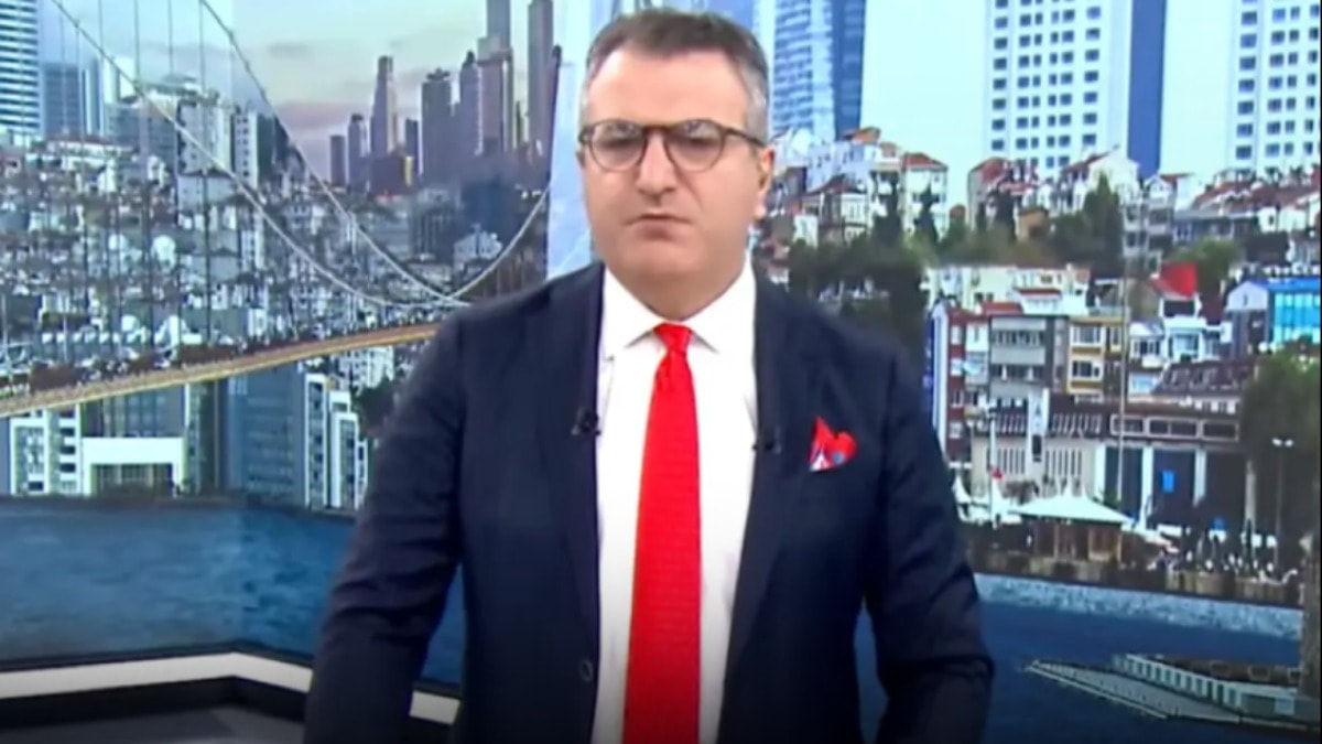 Cem Küçük telefonu kulağına götürüp yayındakileri böyle kandırıyormuş