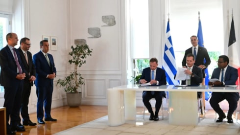 Köprülere talip olan Fransız şirket komşunun elektriğini döşüyorBoğaziçi köprülerinin ihalesine girmeye hazırlanan Fransız Meridiam, Yunanistan ile Güney Kıbrıs'ı bağlayacak dev denizaltı elektrik hattı projesinin çoğunluk hissesini devraldı.