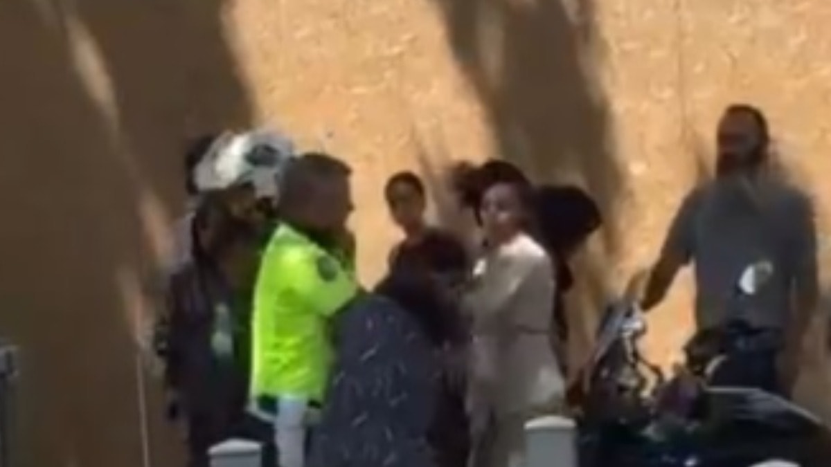 Kadınlar sokak ortasında kavgaya tutuştu! Ekipler zor ayırdı