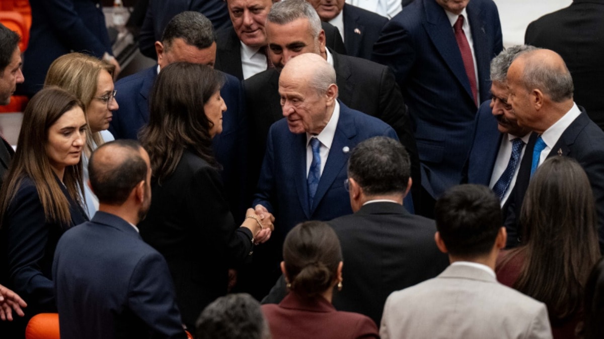 Bahçeli oylama sonunda zılgıtlarla karşılandı
