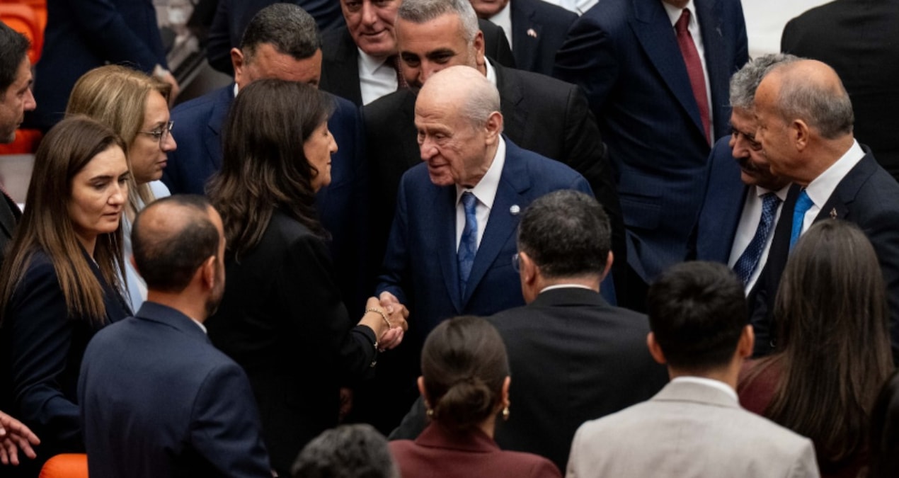 Bahçeli oylama sonunda zılgıtlarla karşılandı