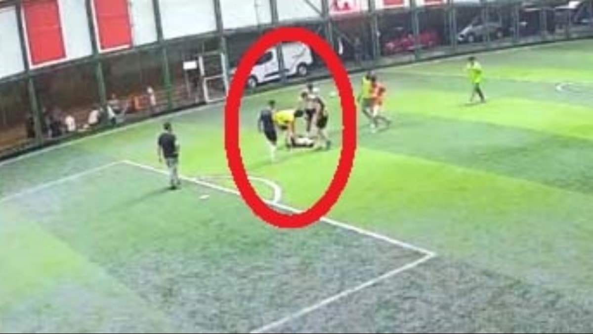 Avcılar’da halı saha maçı sırasında fenalaştı, hastanede hayatını kaybetti