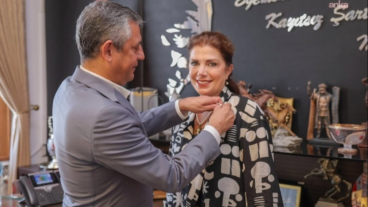 Ahmet Taner Kışlalı'nın eşi Nilüfer Kışlalı YENİ Parti'ye katıldı