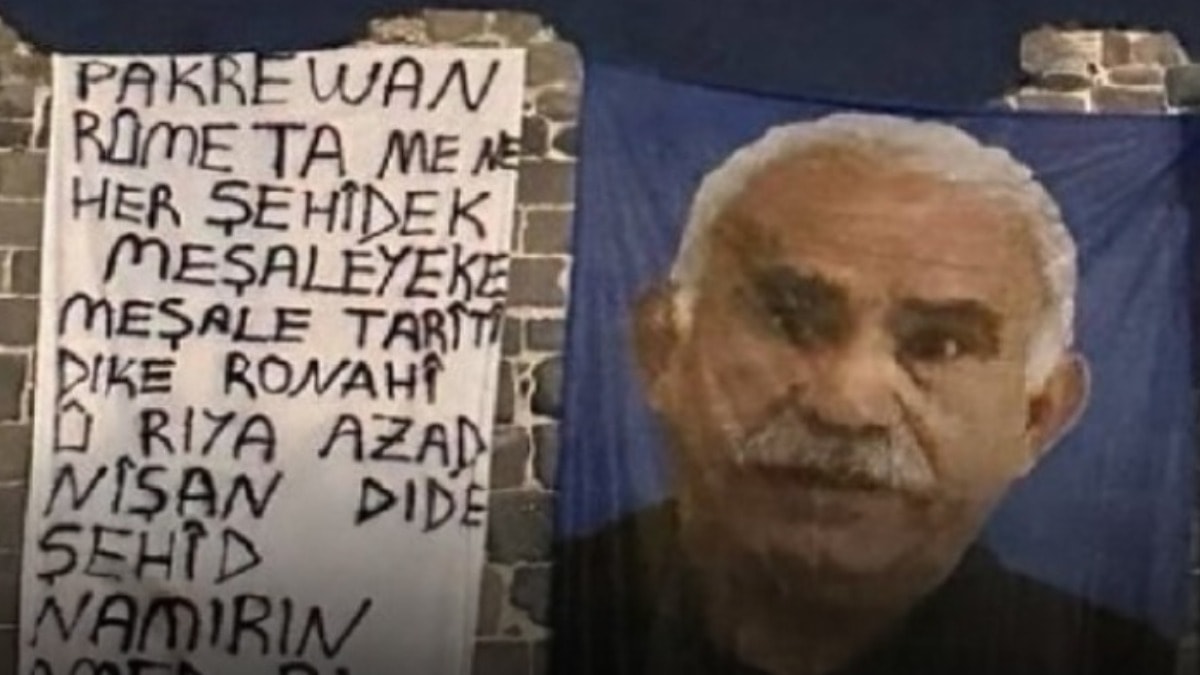 Teröristlere taziyeden sonra surlara Apo posteri