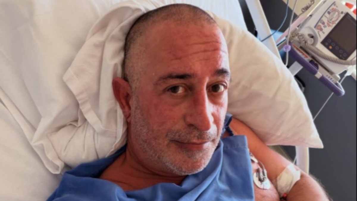 Cem Yılmaz'dan ilk açıklama: Hastane odasından fotoğrafını paylaştı