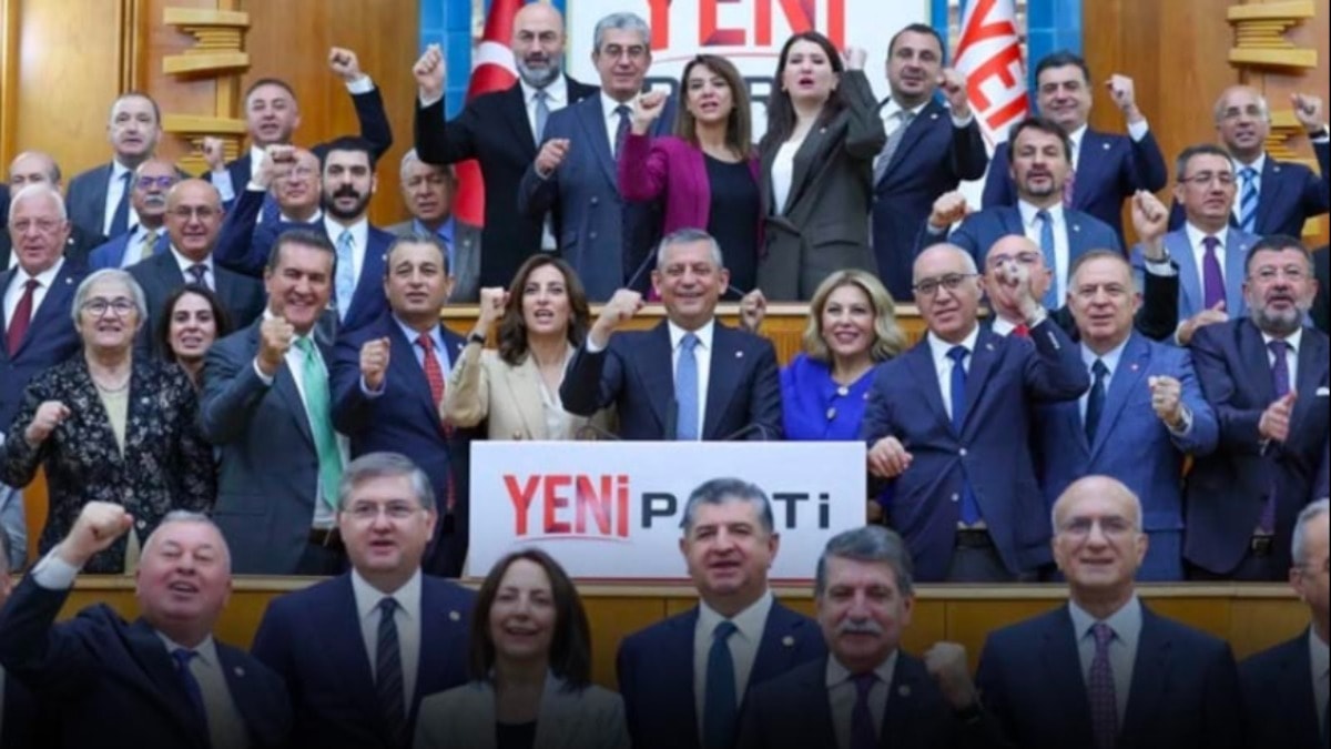 YENİ Partili vekillerden Özel'e destek bildirisi