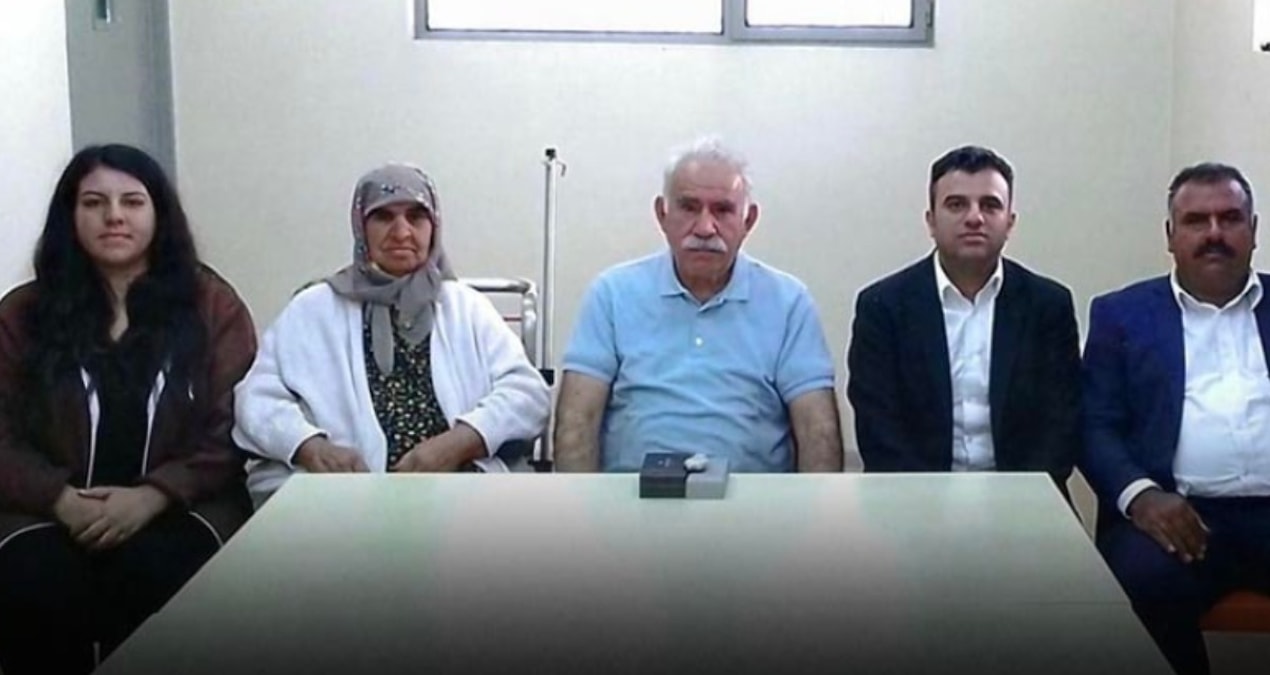 DEM Parti milletvekili 10 ay önce cezaevinde çekilen aile fotoğrafını bugün paylaştı