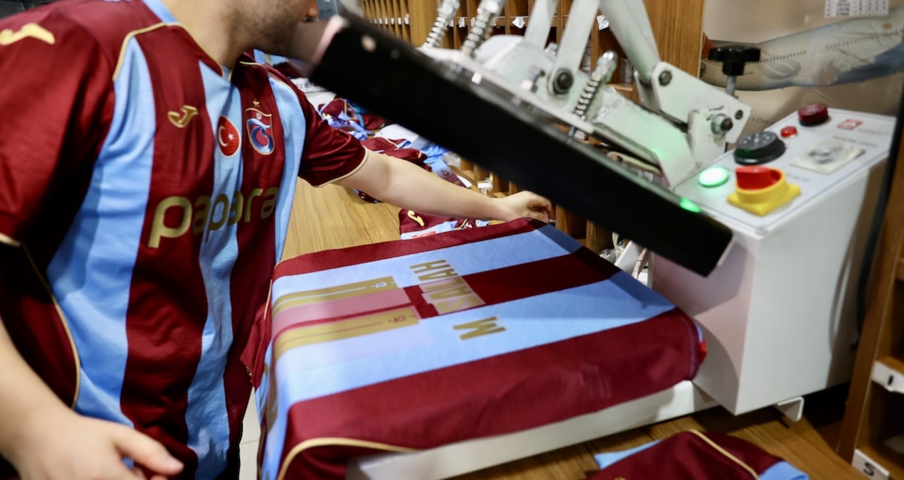 Trabzon’da Salah coşkusu! Mağazalara akın ettiler