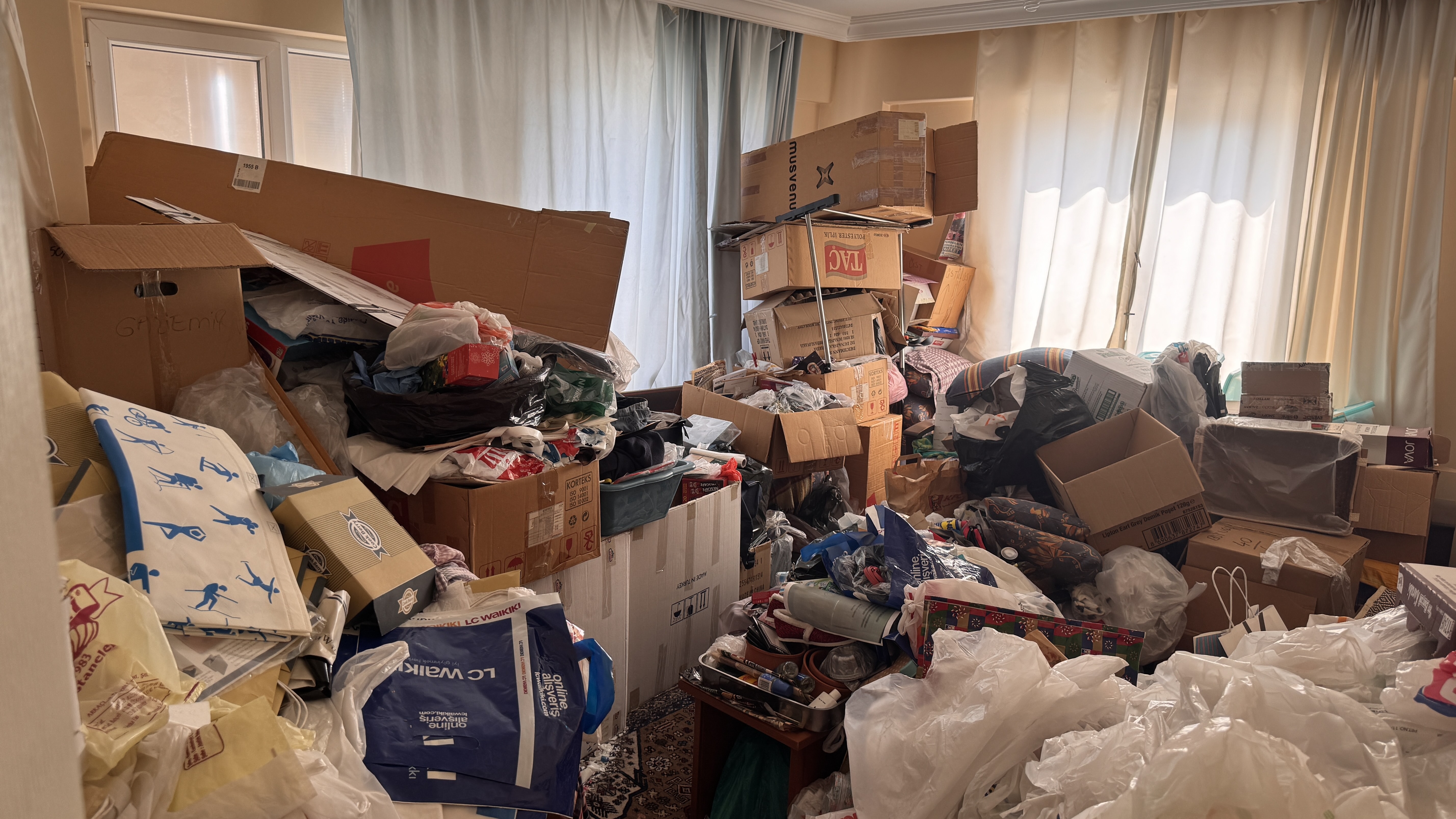 Kütahya’da profesörün iki evi de çöp ev çıktı