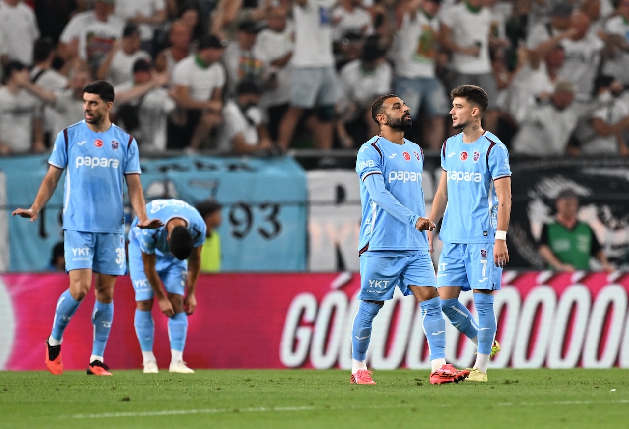Trabzonspor Konferans’a düştü! Bordo-mavililer 9 kişi kaldığı maçta dağıldı