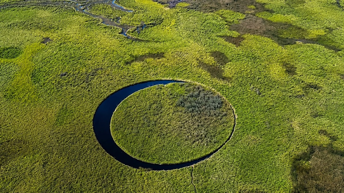 120 metrelik ada kendi kendine dönüyor