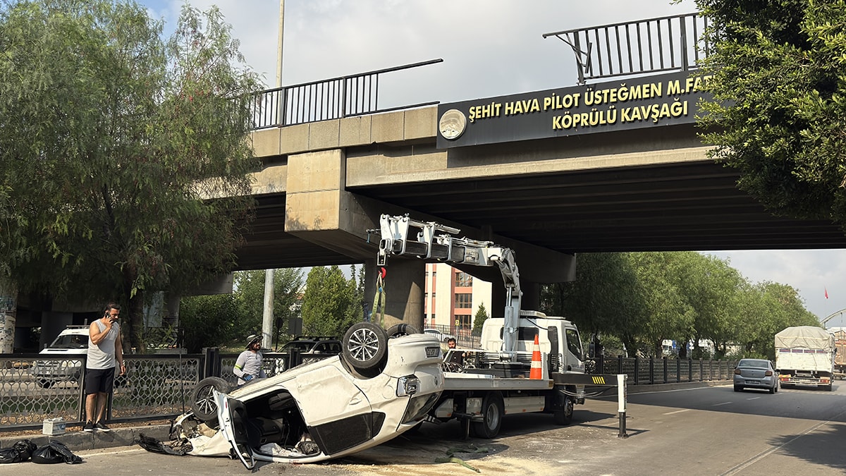 Adana'da korkunç kaza! Otomobil köprüden düştü
