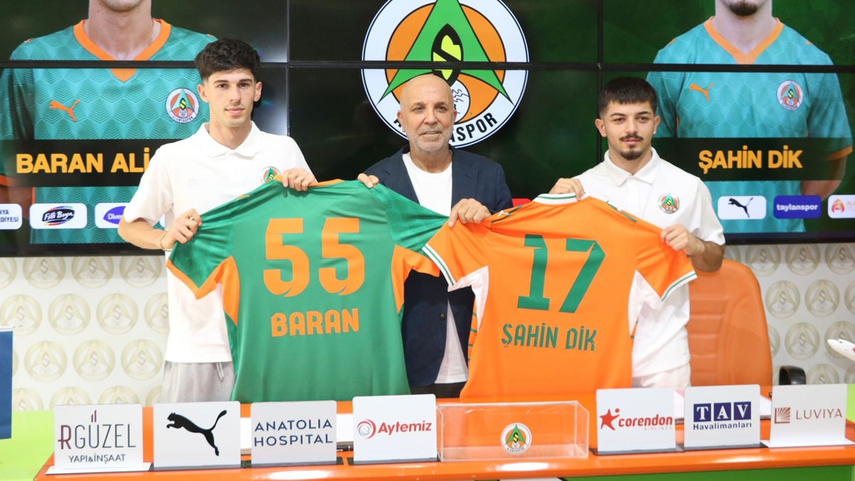 Alanyaspor'da çifte imza