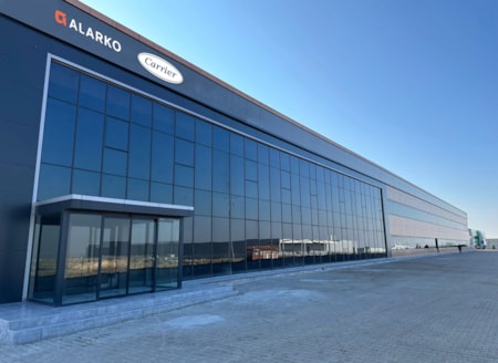 Alarko Carrier'da ortaklık yapısı değişiyorAlarko Holding, Carrier'a ait hisseleri devralarak Alarko Carrier'daki hisselerini yüzde 84,06'ya çıkaracak. İşlem 2026'nın dördüncü çeyreğinde tamamlanacak.
