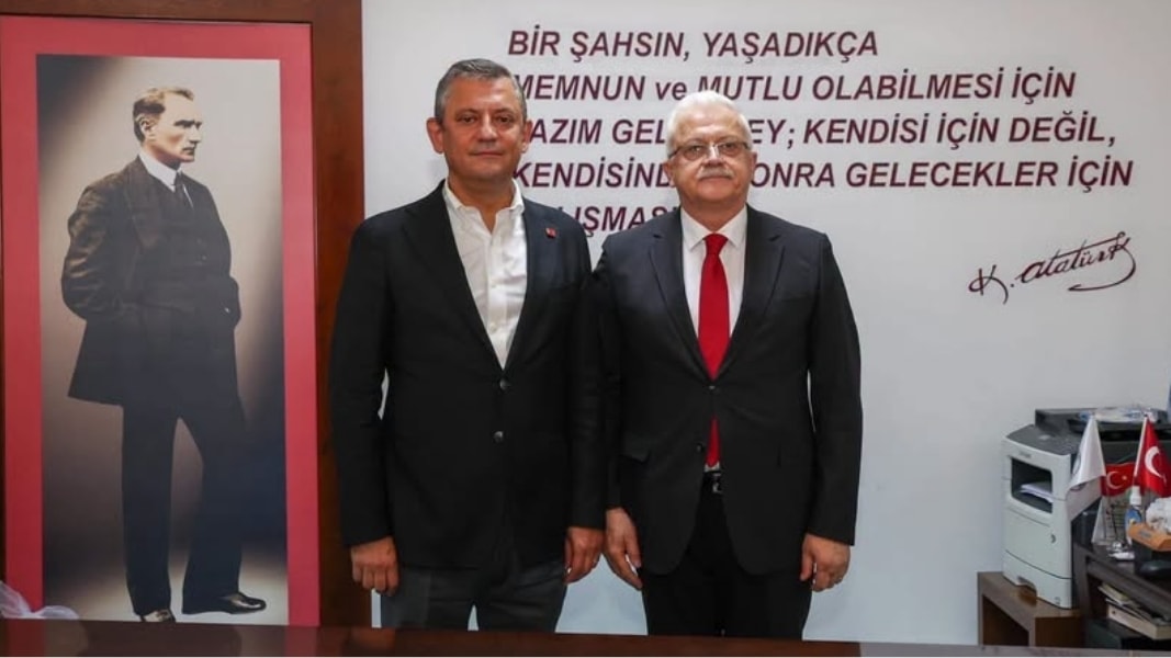43 yıllık CHP üyesiydi! Belediye başkanı Yeni Parti'de