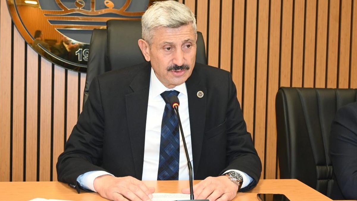 AKP'li belediye başkanından ilginç sözler: 'Dedikodu kabızlık yapar'