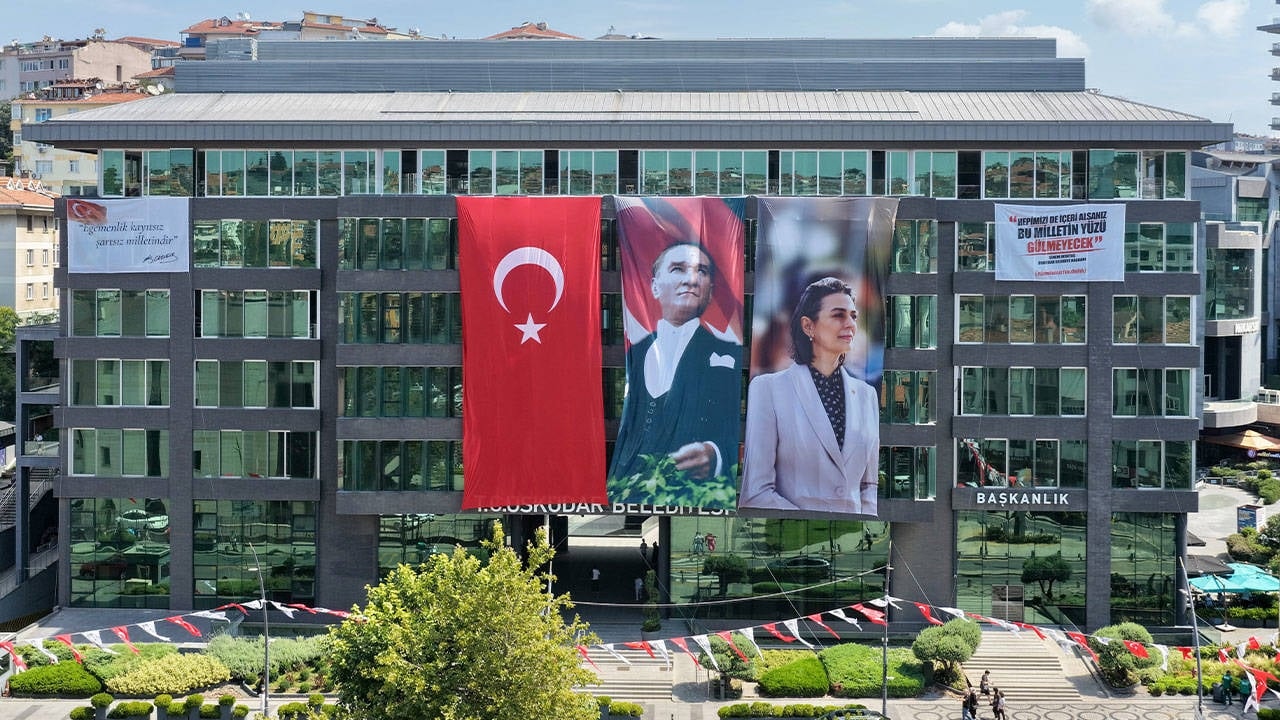 Üsküdar Belediyesi'ndeki Sinem Dedetaş posteri indirildi