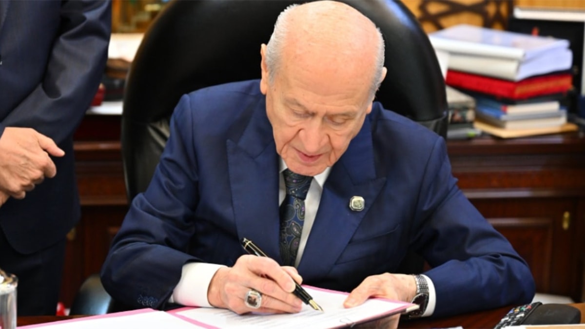Çerçeve yasa teklifinin ilk imzası Bahçeli’den