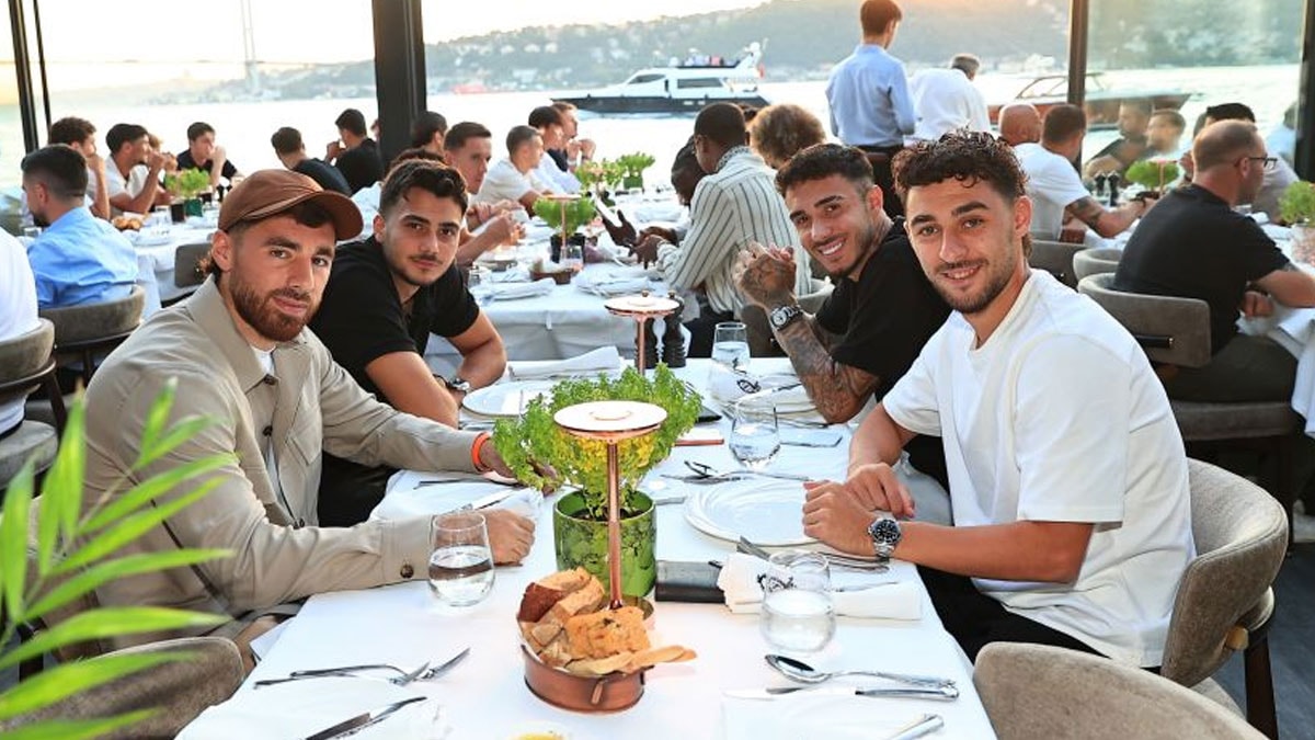 Vincenzo Italiano takımı yemekte ağırladı