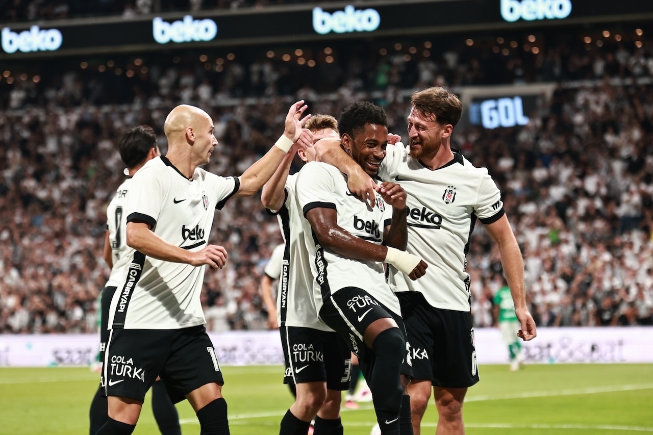 Beşiktaş evinde turu yarıladı