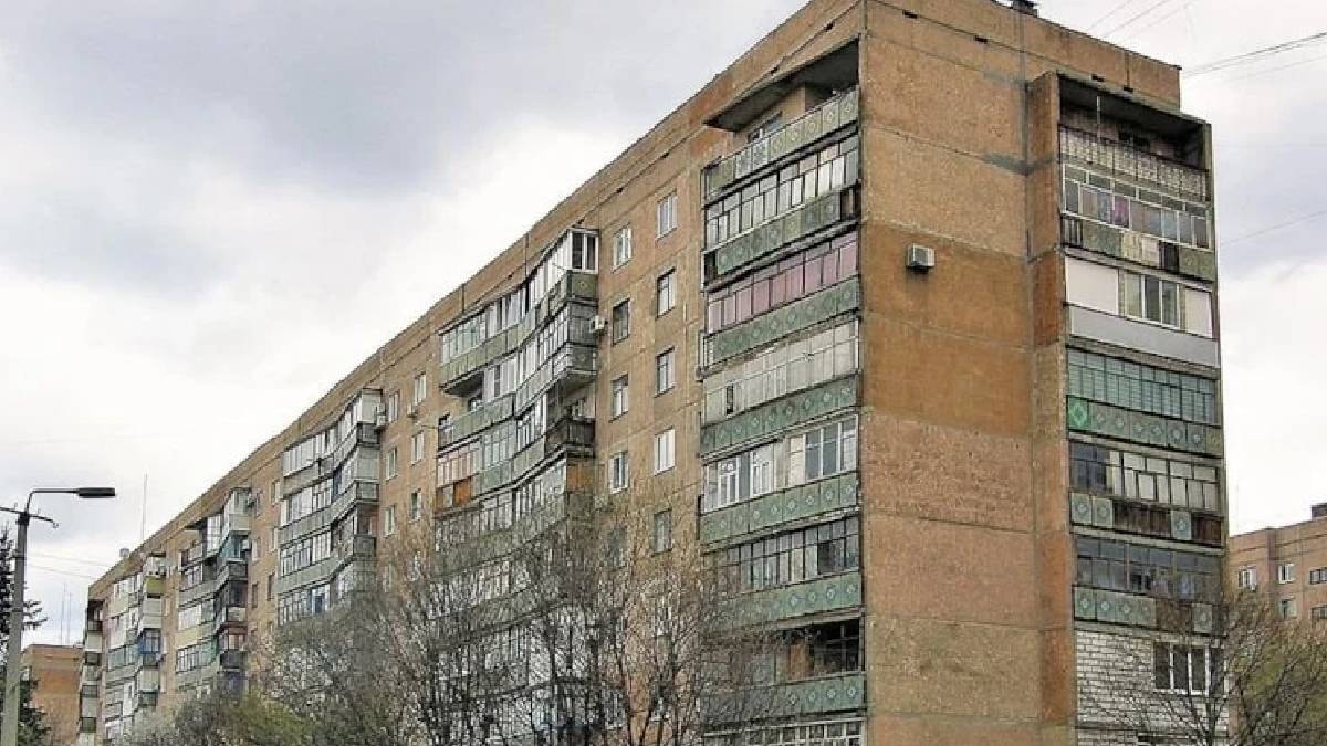 Bu apartman içinde yaşanların sonun getirdi: Gerçek duvardan çıktı