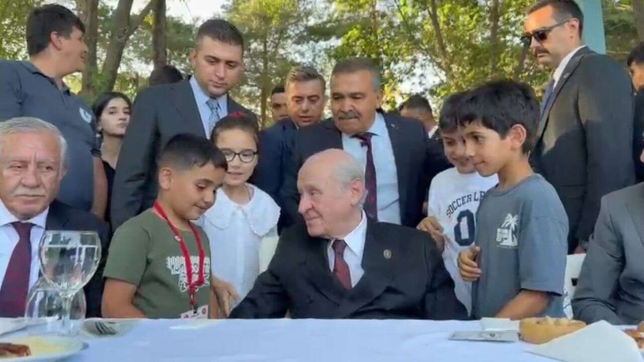 Bahçeli'nin adını sorduğu çocukla diyaloğu dikkat çekti