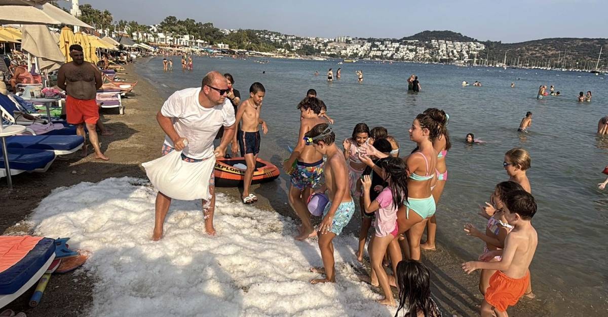 Bunu da gördük: Bodrum'da sahile kum yerine bakın ne döktüler