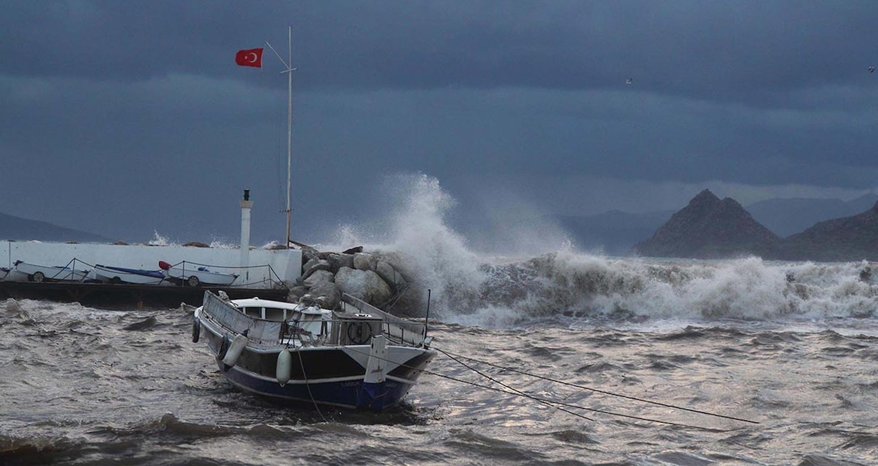 Bodrum ve Fethiye için fırtına alarmı: Feribot seferleri iptal edildi