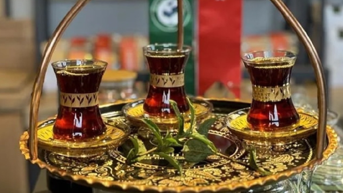 Emekliye çayı 5 kahveyi 15 liraya satan belediye başkanı parti değiştiriyor